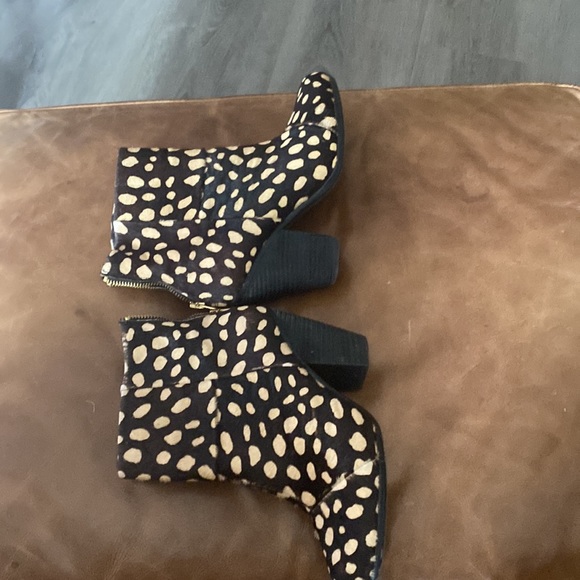 Vince Camuto - Picture 8 of 12